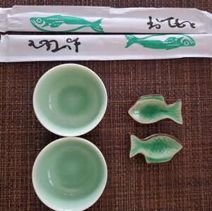 Green Fish-Shaped Chopstick Holders and Bowls Set